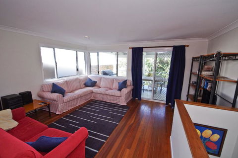 Shiloh Holiday House, 14 East Street - Accommodation QLD 2