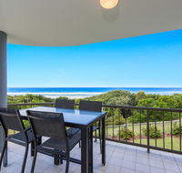 Shoreline Six With Ocean Views To See The Whales - Accommodation QLD