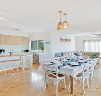 Sienna by the Sea - spacious coastal getaway - Accommodation QLD