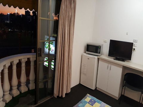 Siesta Villa Motel - Accommodation QLD 3