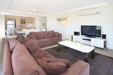 Signature Waterfront Apartments - Accommodation QLD 1