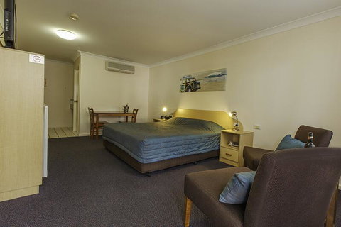Silo Motor Inn - Accommodation QLD 2
