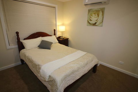 Silver House - Melbourne Airport Accommodation - Accommodation QLD 2