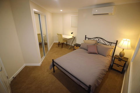 Silver House - Melbourne Airport Accommodation - Accommodation QLD 1