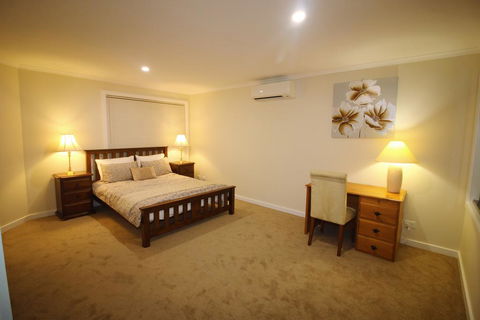Silver House - Melbourne Airport Accommodation - Accommodation QLD 0