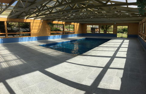 Silver Ridge Retreat - Accommodation QLD 2