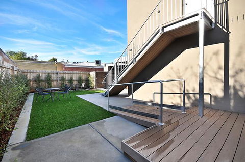 Single Room W/ Private Bathroom In Brunswick! - Accommodation QLD 1