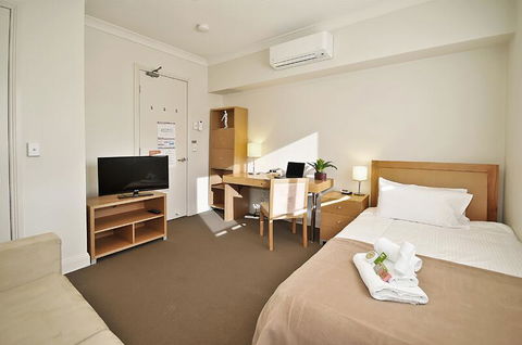 Single Room W/ Private Bathroom In Brunswick! - Accommodation QLD 0