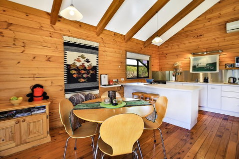 Siver Cabin - Accommodation QLD 2
