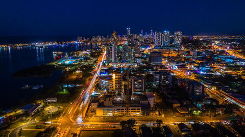 Sky Broadwater Apartments - Accommodation QLD 3