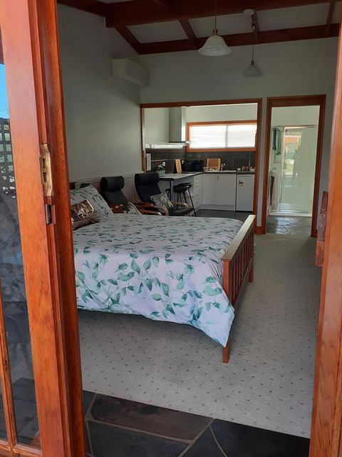 Sleepy Hollow Hideout (Hidout 2) - Accommodation QLD 3