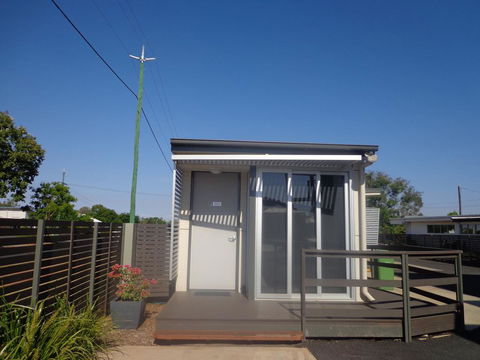 Smart Stayzzz Inns - Accommodation QLD 2