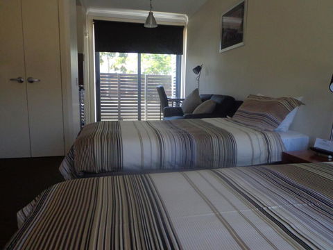 Smart Stayzzz Inns - Accommodation QLD 1