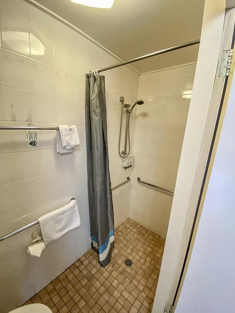 Snow Season Motor Inn - Accommodation QLD 3