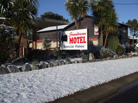 Snowdream Motel - Accommodation QLD 1