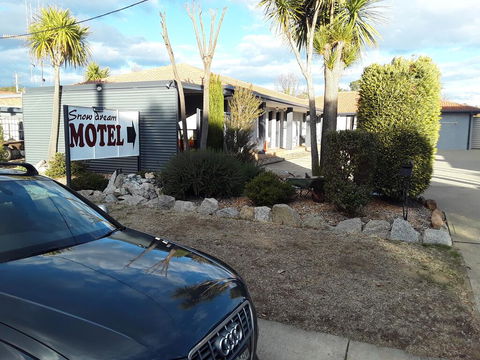 Snowdream Motel - Accommodation QLD 3