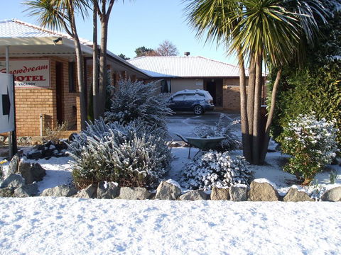 Snowdream Motel - Accommodation QLD 0