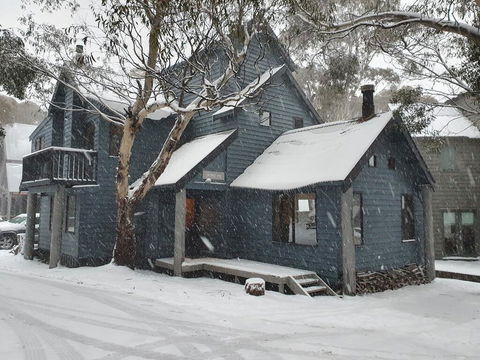 SNOWED INN Apartment - Accommodation QLD 0