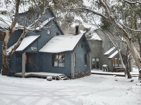 SNOWED INN Apartment - Accommodation QLD 2