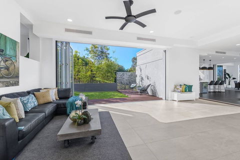 SOLARIS - Villa Of The Sun - Accommodation QLD 1