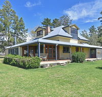 Soldiers Cottage picturebook vineyard home - Accommodation QLD