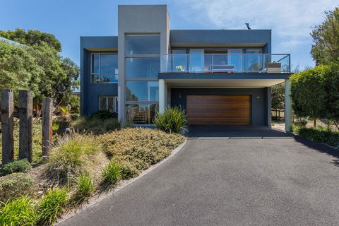 Sophisticated Contemporary Coastal Living With Sweeping Views In Cape Schanck - Accommodation QLD 2
