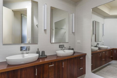 Sophisticated Contemporary Coastal Living With Sweeping Views In Cape Schanck - Accommodation QLD 3