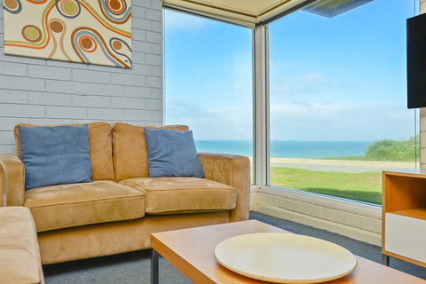 South Seas Beachfront Apartments - Accommodation QLD 2