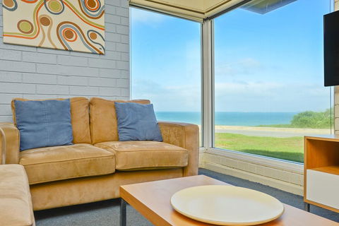 South Seas Beachfront Apartments - Accommodation QLD 2