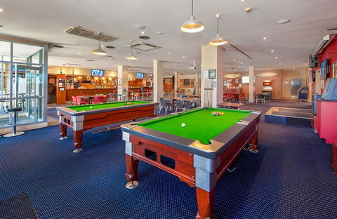 Southend Hotel - Accommodation QLD 3