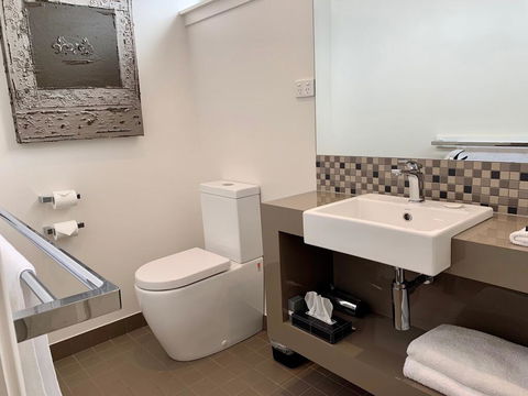 Sovereign Park Motor Inn - Accommodation QLD 3