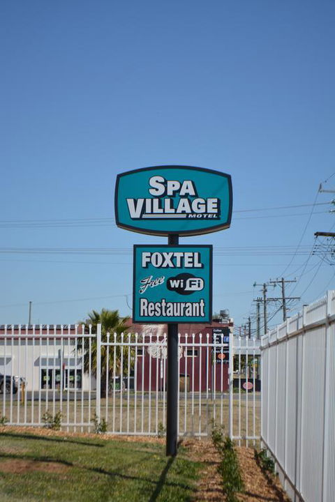 Spa Village Travel Inn - Accommodation QLD 3