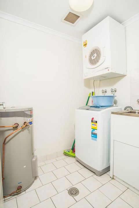 Spacious & Cozy APT@Heart Of Redfern Closes To CBD - Accommodation QLD 3