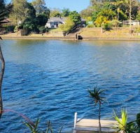 Spacious 2 Bedroom Beach Side Apartment - Close to shopping Centre with Coles Health Food Shop Sushi Pizza Cafes Hairdresse - Accommodation QLD