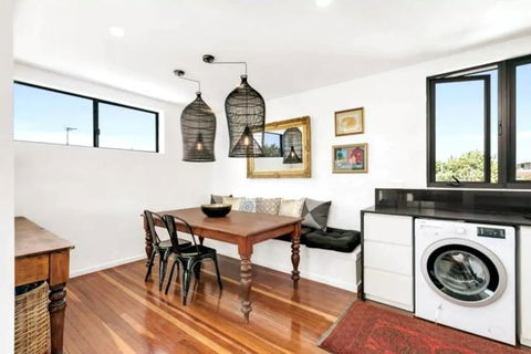 Spacious 2 Bedroom Townhouse In Southport - Accommodation QLD 2