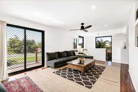 Spacious 2 Bedroom Townhouse In Southport - Accommodation QLD 0