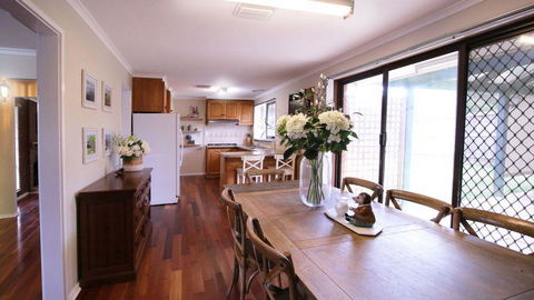 Spacious And Cozy Home Next To Glen Waverley - Accommodation QLD 1