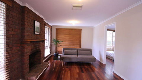 Spacious And Cozy Home Next To Glen Waverley - Accommodation QLD 2