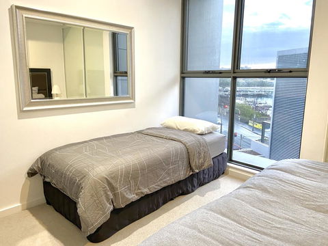 Spacious Apt Near DarlingHarbour & FishMarket - Accommodation QLD 0