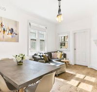 Spacious Harbour View 4bd home in Sydney CBD - Accommodation QLD