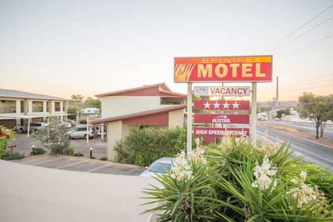 Spinifex Motel And Serviced Apartments - Accommodation QLD 3