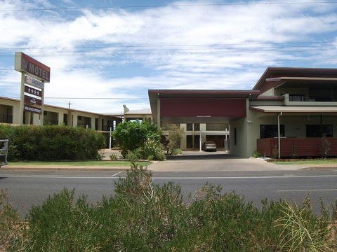 Spinifex Motel And Serviced Apartments - Accommodation QLD 2