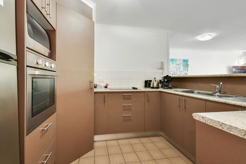 Spinnaker Apartments - Accommodation QLD 3