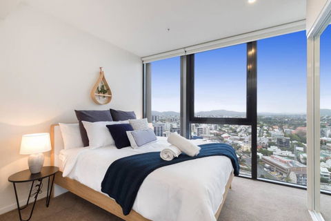 SPIRE - Fast Internet Monthly Stays W Carpark - Accommodation QLD 1