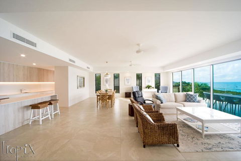 Splendeur Sur La Mer - Two Bedroom - Accommodation QLD 0