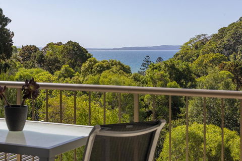 Split-living With Ocean Views, Noosa Heads - Accommodation QLD 2