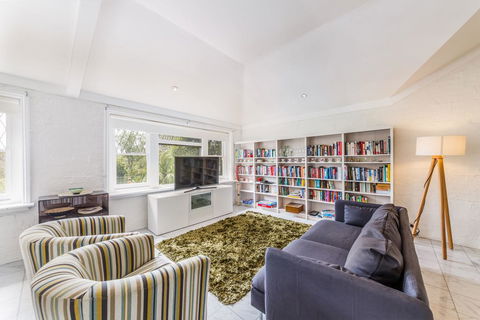 Spoilt For Choice 2-bed/2-bath + Free Parking - Accommodation QLD 0