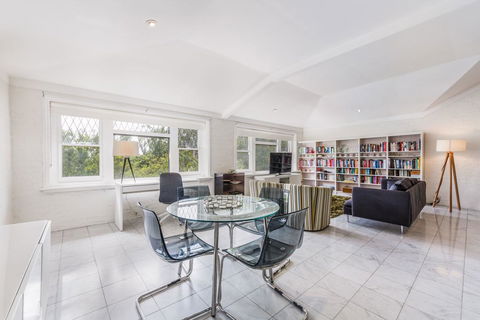 Spoilt For Choice 2-bed/2-bath + Free Parking - Accommodation QLD 3