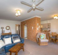 St James 6 Stylish Airconditioned Retreat - Accommodation QLD