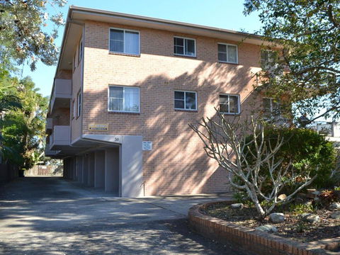 St James 6, Stylish Airconditioned Retreat - Accommodation QLD 3